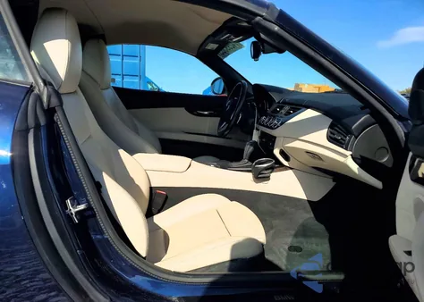 2011 BMW Z4 Sdrive30I z USA, uszkodzony, nr VIN WBALM5C52BE378443